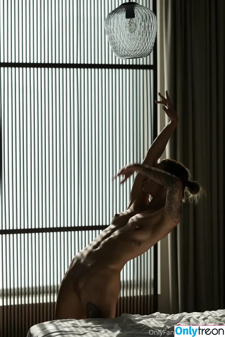 Hardroksi nude photo #0001 (rok_sea)