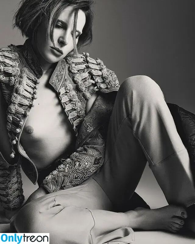 Hari Nef nude photo #0027 (harinef / nefisa)