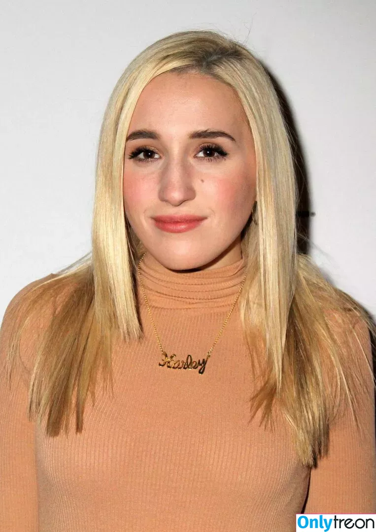 Harley Quinn Smith nude photo #0070 (harleyquinnsmith / harleysplaytime)