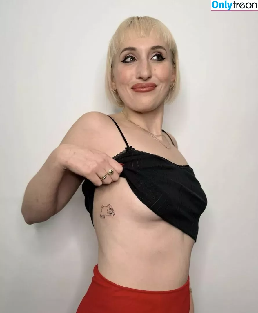 Harley Quinn Smith nude photo #0184 (harleyquinnsmith / harleysplaytime)