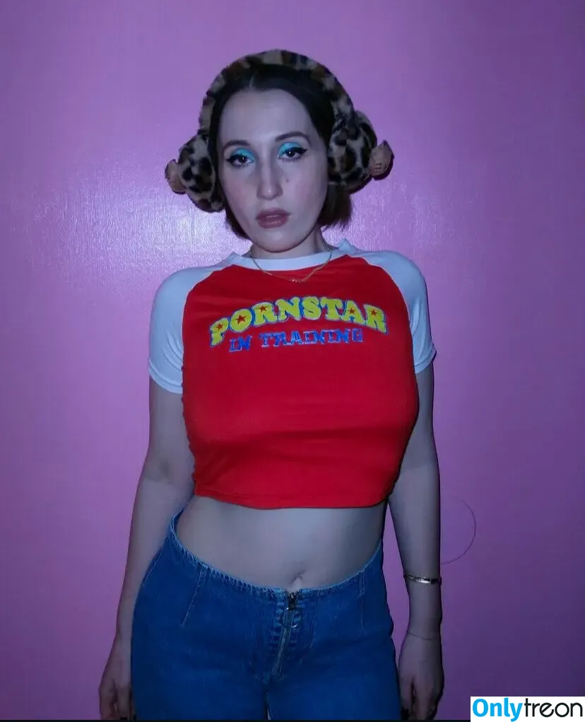 Harley Quinn Smith nude photo #0303 (harleyquinnsmith / harleysplaytime)