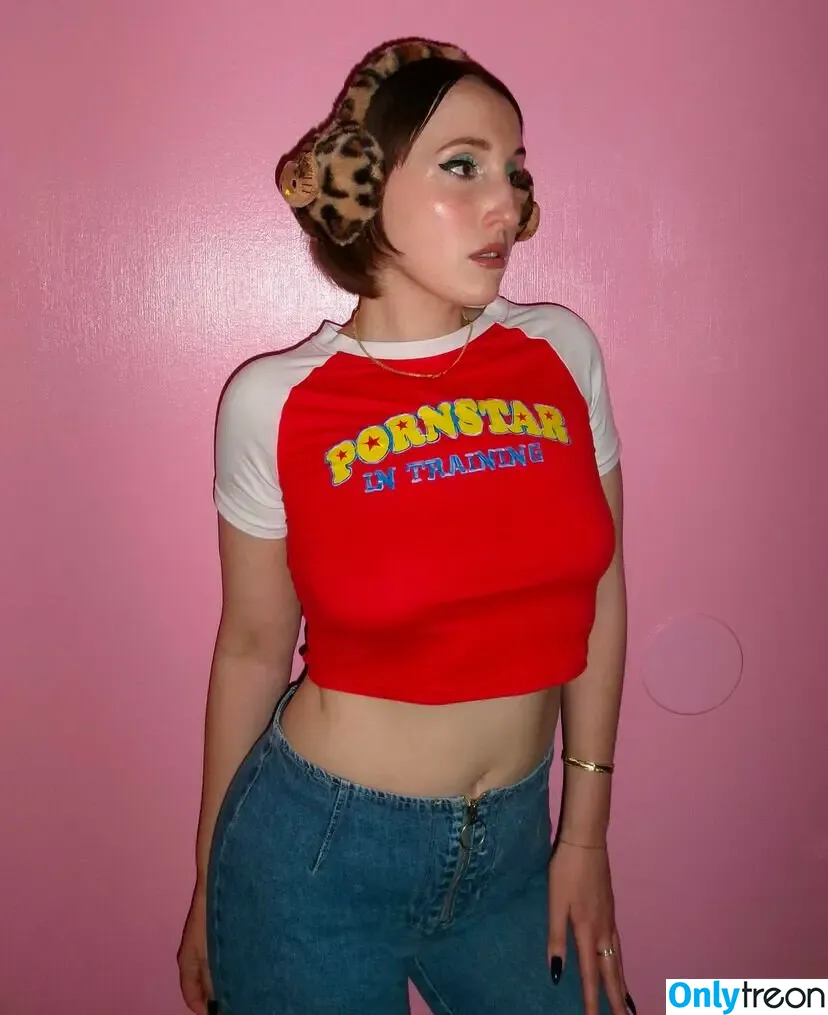 Harley Quinn Smith nude photo #0305 (harleyquinnsmith / harleysplaytime)
