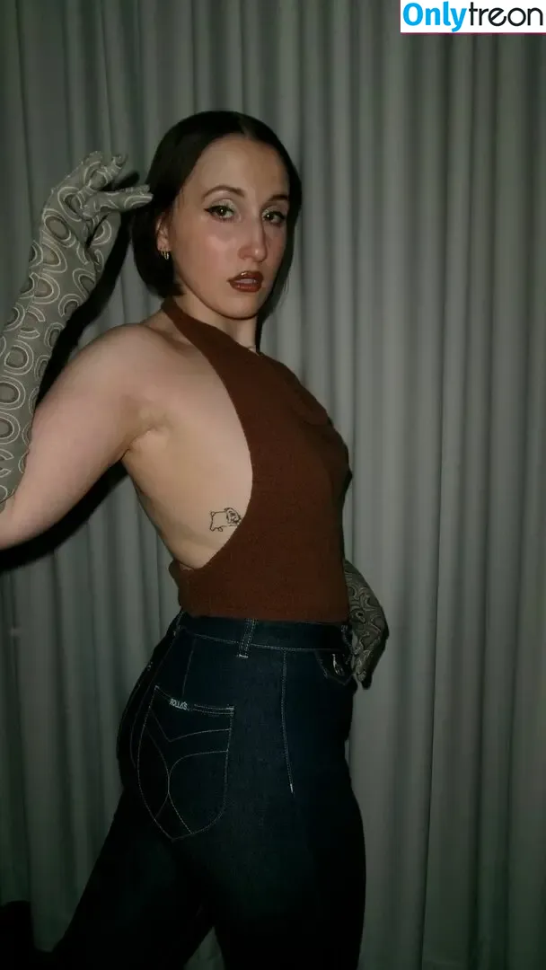 Harley Quinn Smith nude photo #0310 (harleyquinnsmith / harleysplaytime)