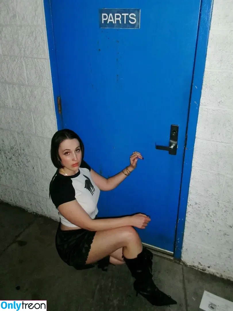 Harley Quinn Smith nude photo #0368 (harleyquinnsmith / harleysplaytime)