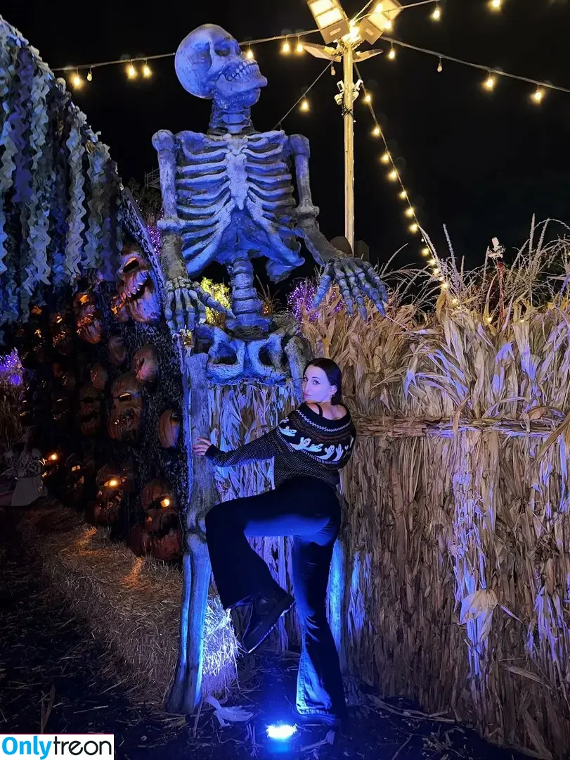 Harley Quinn Smith голая photo #0392 (harleyquinnsmith / harleysplaytime)