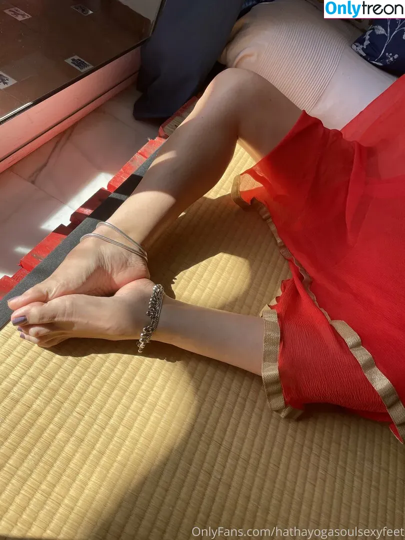 hathayogasoulsexyfeet голая photo #0020 (hathayogasoulsexyfeet)