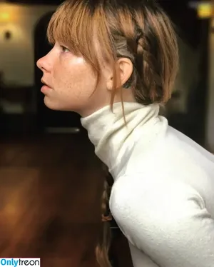 Hattie Watson / eittahton nude photo #0007