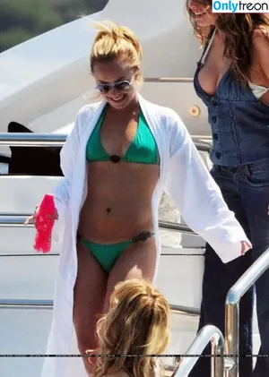 Hayden Panettiere / haydenpanettiere nude photo #0621