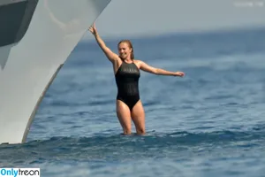 Hayden Panettiere / haydenpanettiere фото голая #0757