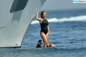 Hayden Panettiere / haydenpanettiere фото голая #0758