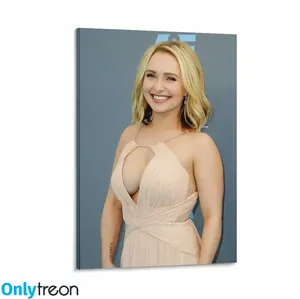 Hayden Panettiere / haydenpanettiere nude photo #0818