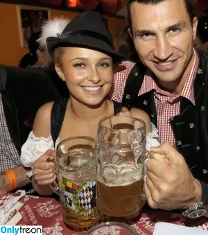 Hayden Panettiere / haydenpanettiere nude photo #0903