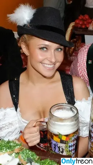 Hayden Panettiere / haydenpanettiere nude photo #0905