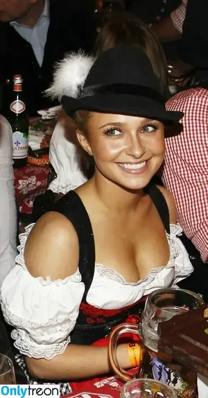 Hayden Panettiere / haydenpanettiere nude photo #0906