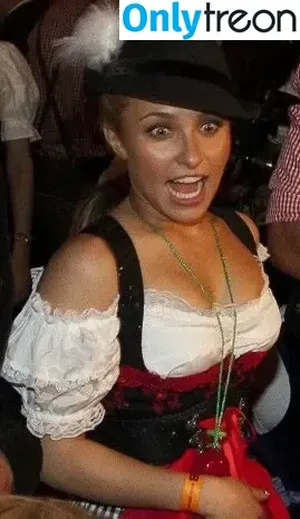 Hayden Panettiere / haydenpanettiere nude photo #0915
