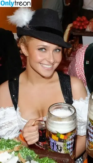 Hayden Panettiere / haydenpanettiere nude photo #0922