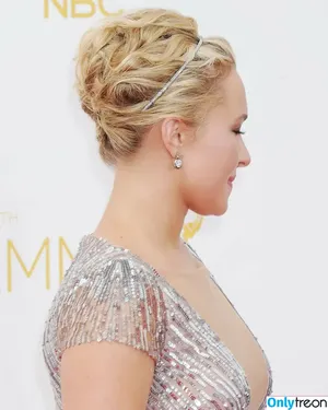 Hayden Panettiere / haydenpanettiere nude photo #0925