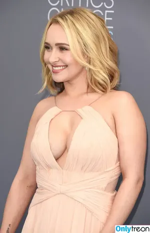 Hayden Panettiere / haydenpanettiere nude photo #0934