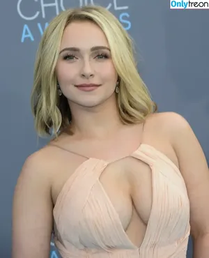 Hayden Panettiere / haydenpanettiere nude photo #0937