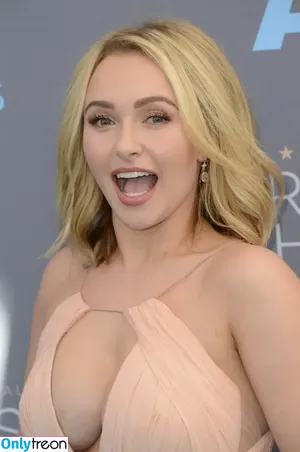 Hayden Panettiere / haydenpanettiere nude photo #0940