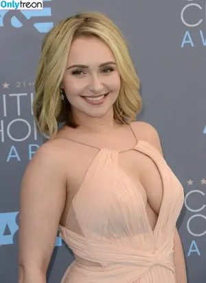 Hayden Panettiere / haydenpanettiere nude photo #0941