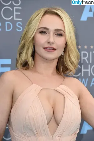 Hayden Panettiere / haydenpanettiere nude photo #0948