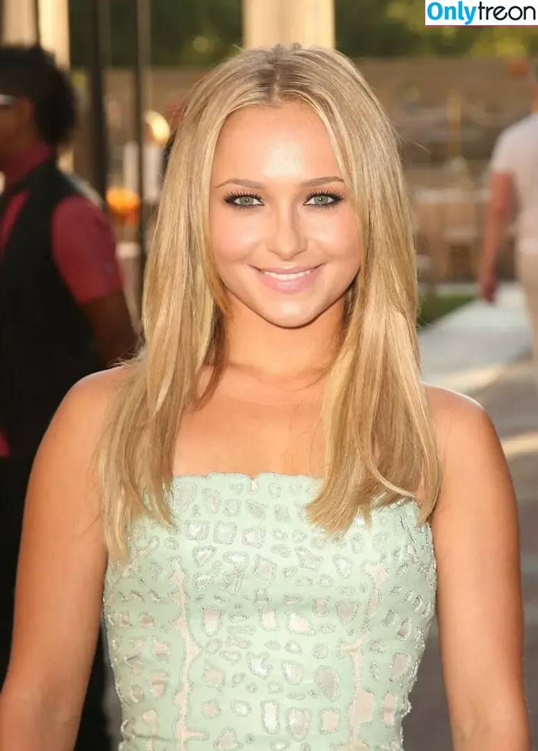 Hayden Panettiere nude photo #0517 (haydenpanettiere)