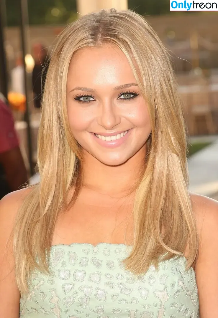 Hayden Panettiere nude photo #0564 (haydenpanettiere)