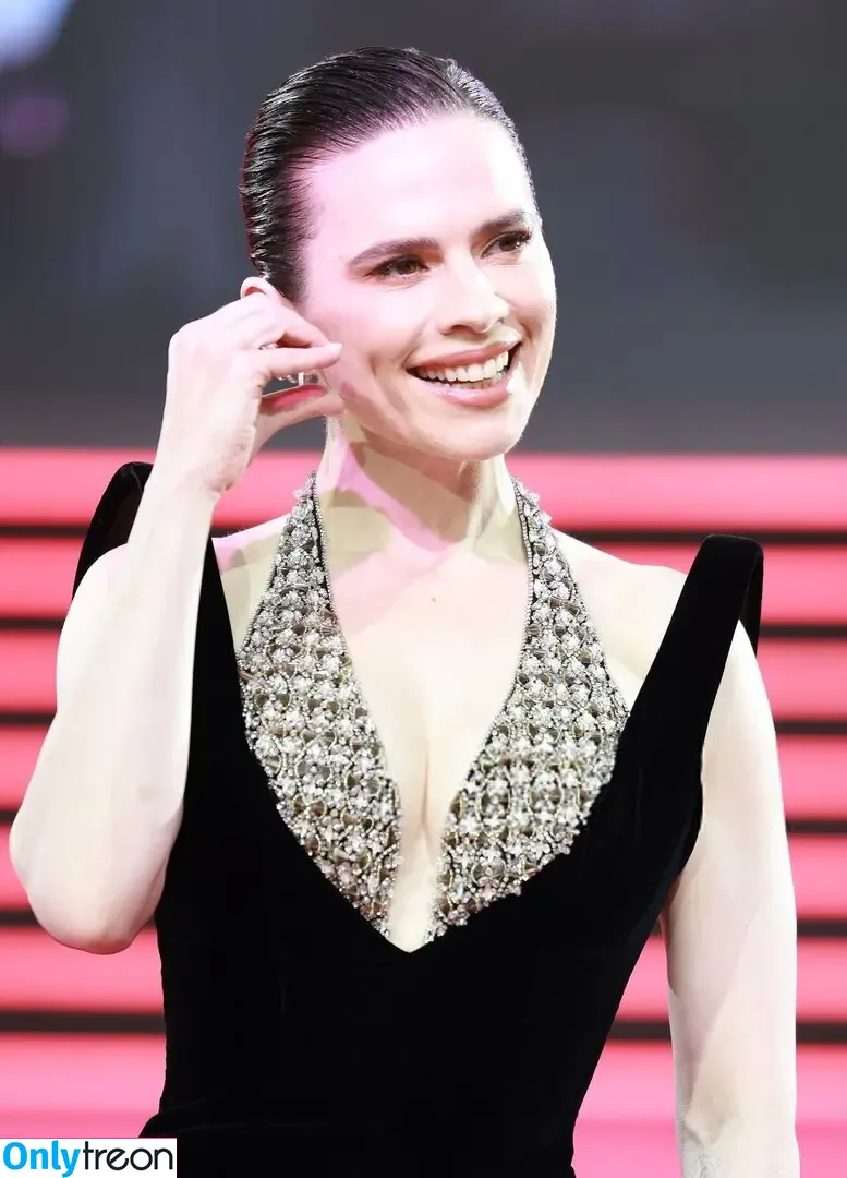 Hayley Atwell nude photo #0918 (wellhayley)