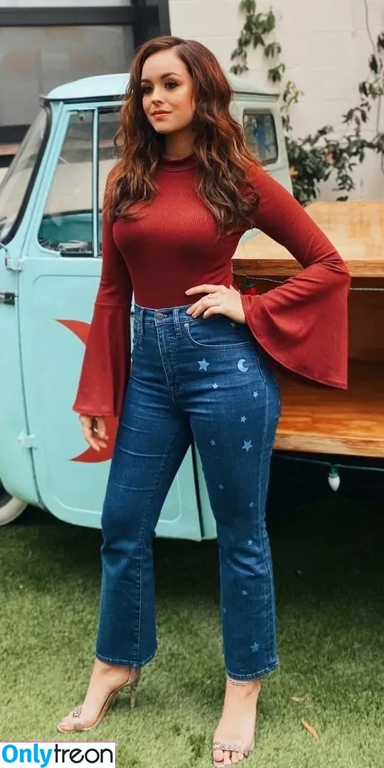 Hayley Orrantia голая photo #0010 (hayleyorrantia)