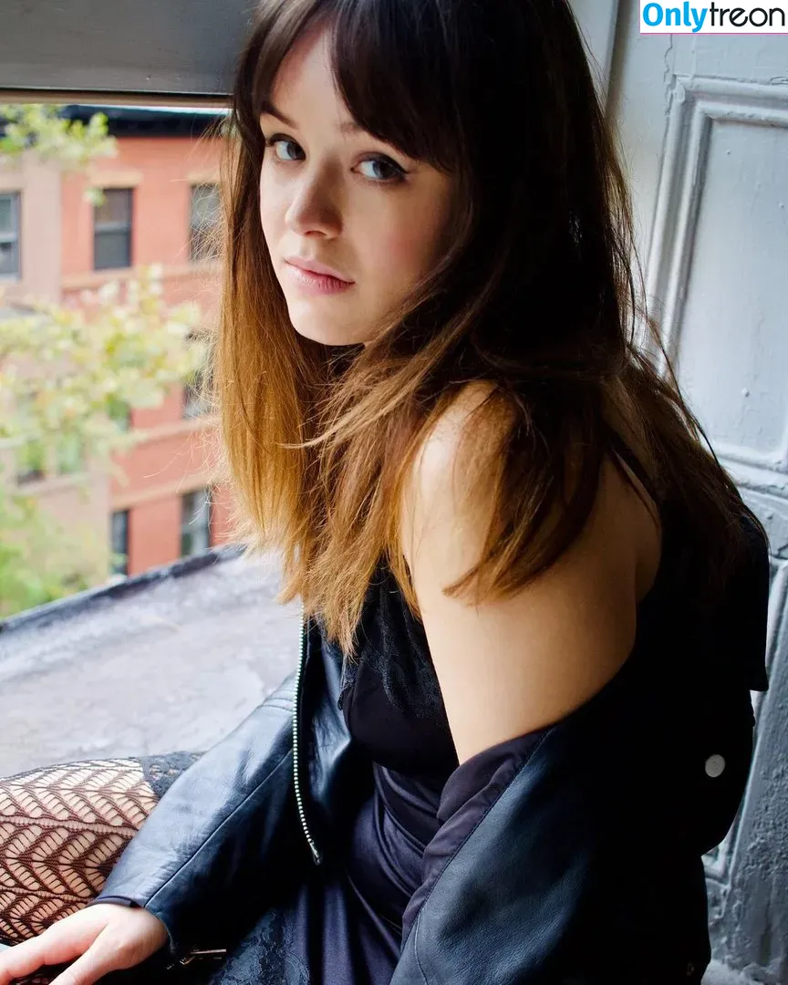 Hayley Orrantia голая photo #0024 (hayleyorrantia)