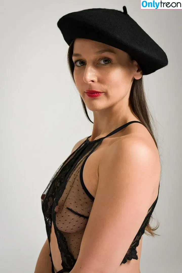 hd.of.feminity nude photo #0175 (La_mode_d_helena / hd.of.femininity / valentinaseduction)