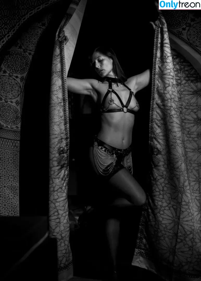 hd.of.feminity nude photo #0323 (La_mode_d_helena / hd.of.femininity / valentinaseduction)