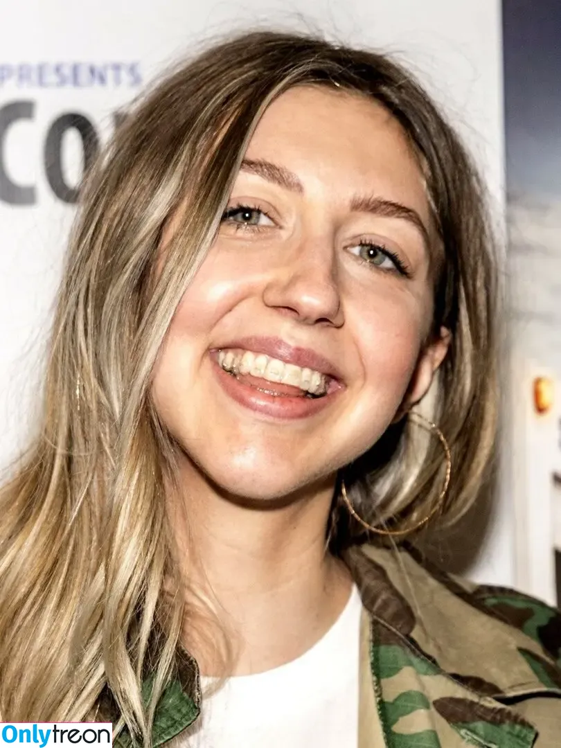 Heidi Gardner nude photo #0053 (Heidigardner / heidilgardner)