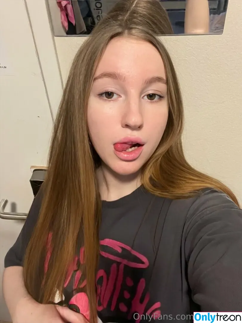 helencore nude photo #0101 (helencore)