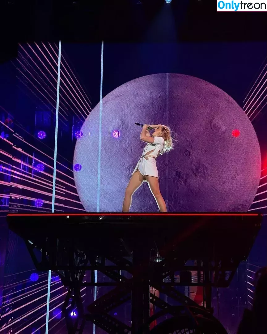 Helene Fischer голая photo #0390 (helenefischer)
