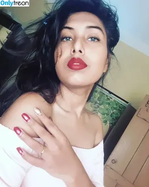 Hemoshree Bhadra / selena.bb22 / selenabb22 фото голая #0035