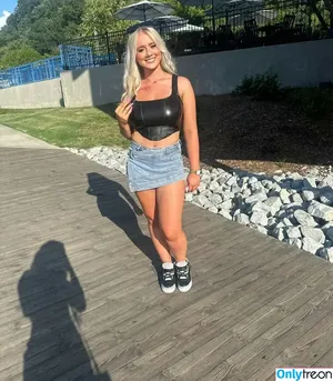 henleyyyy / henleyapps_ / heynellyy nude photo #0009