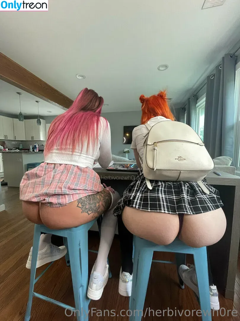 herbivorewh0re nude photo #0110 (theashleyr0se)