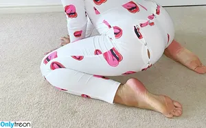 herfeetonfleek_ / herfeetonfleek фото голая #0072