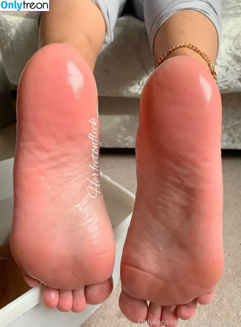 herfeetonfleek_ голая photo #0004 (herfeetonfleek)
