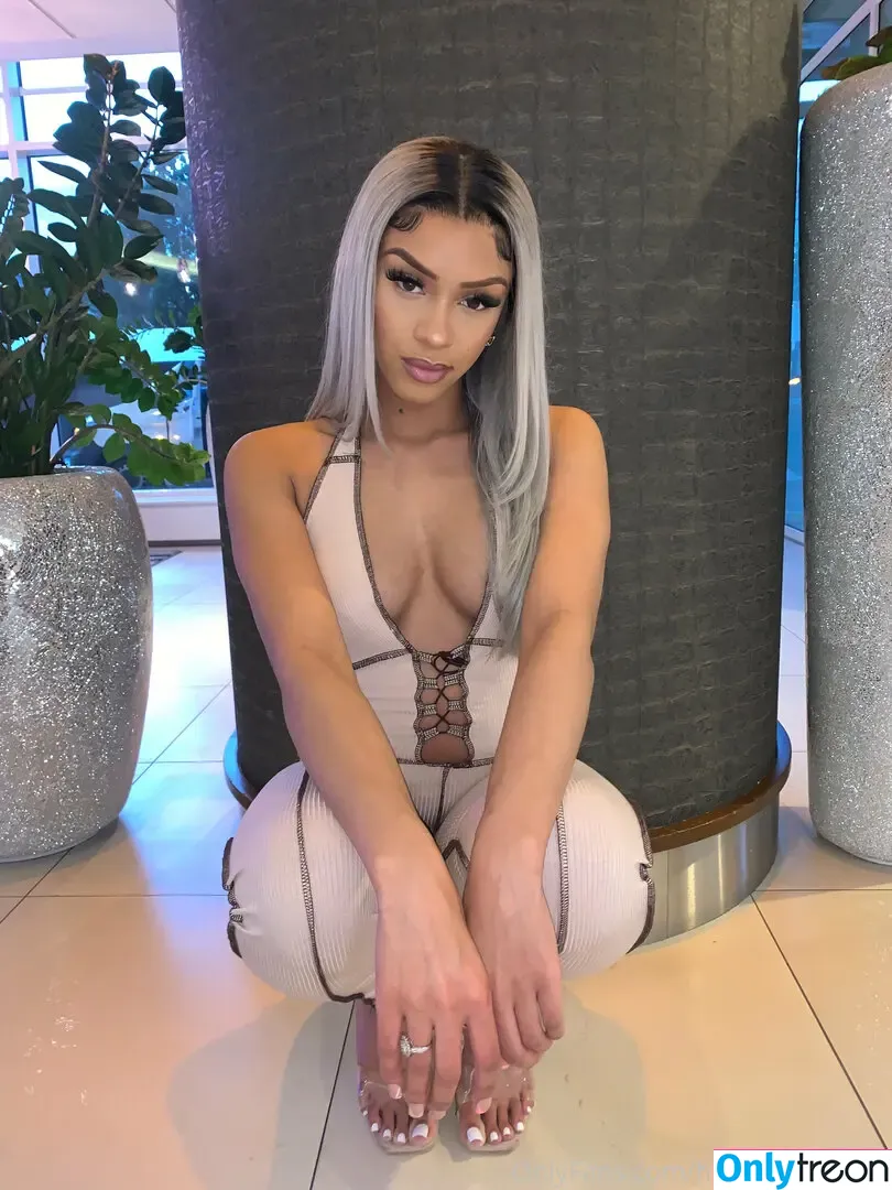 herfeetonfleek_ nude photo #0022 (herfeetonfleek)
