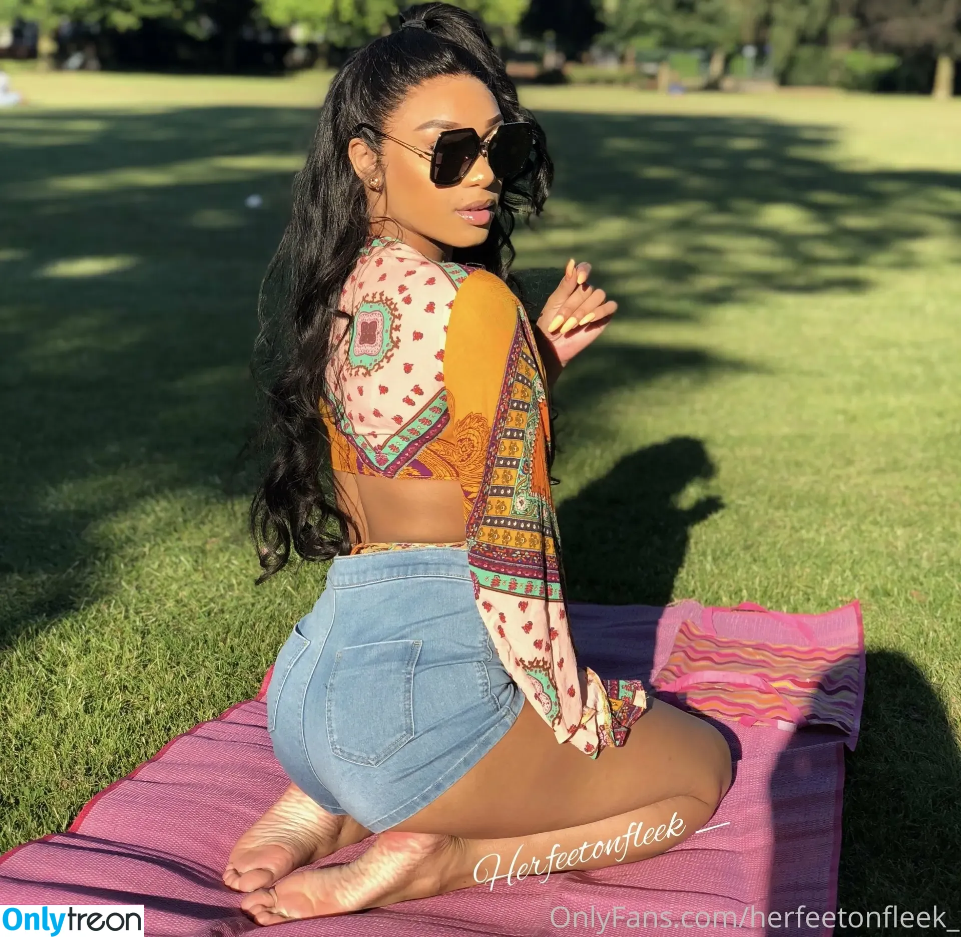 herfeetonfleek_ nude photo #0034 (herfeetonfleek)