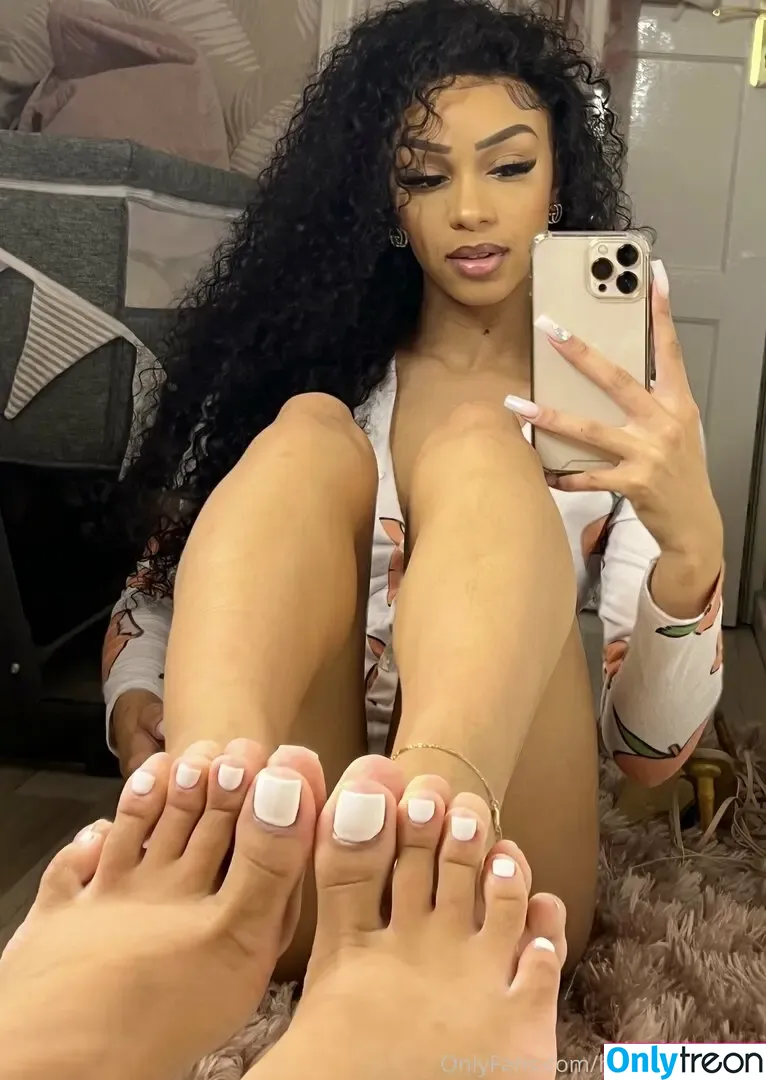 herfeetonfleek_ голая photo #0052 (herfeetonfleek)