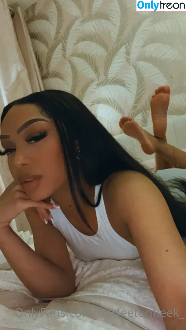 herfeetonfleek_ голая photo #0061 (herfeetonfleek)