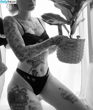 hernamewasloneliness / pineapplereap3r nude photo #0021