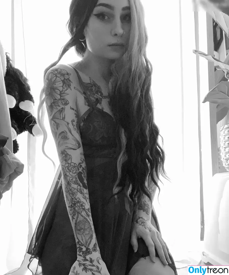 hernamewasloneliness nude photo #0013 (pineapplereap3r)