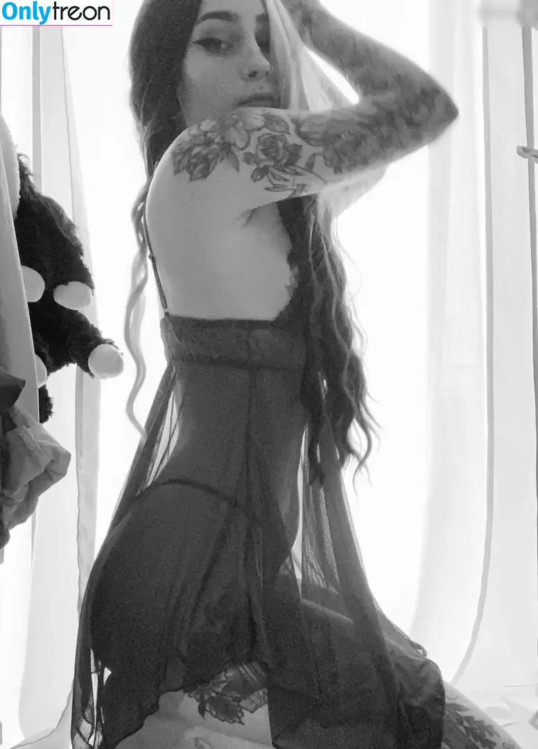 hernamewasloneliness nude photo #0014 (pineapplereap3r)
