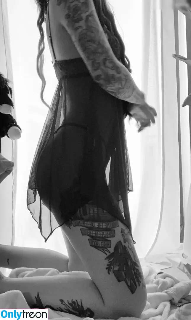 hernamewasloneliness nude photo #0015 (pineapplereap3r)