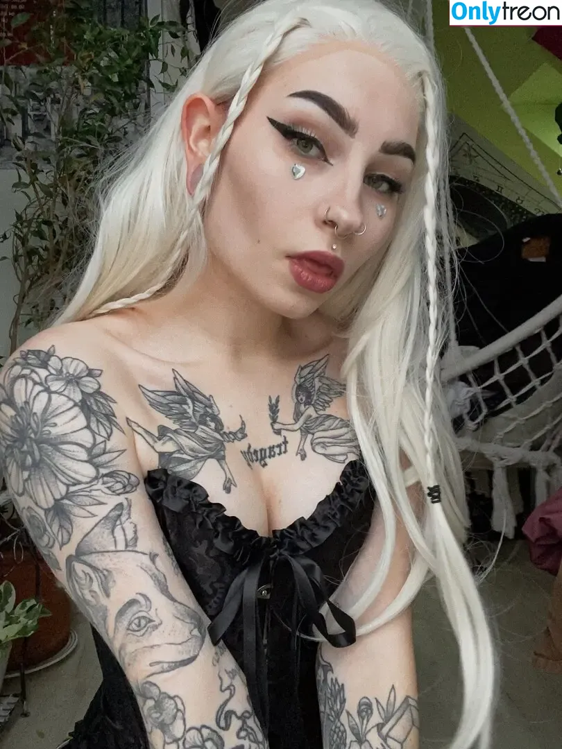 hernamewasloneliness nude photo #0035 (pineapplereap3r)